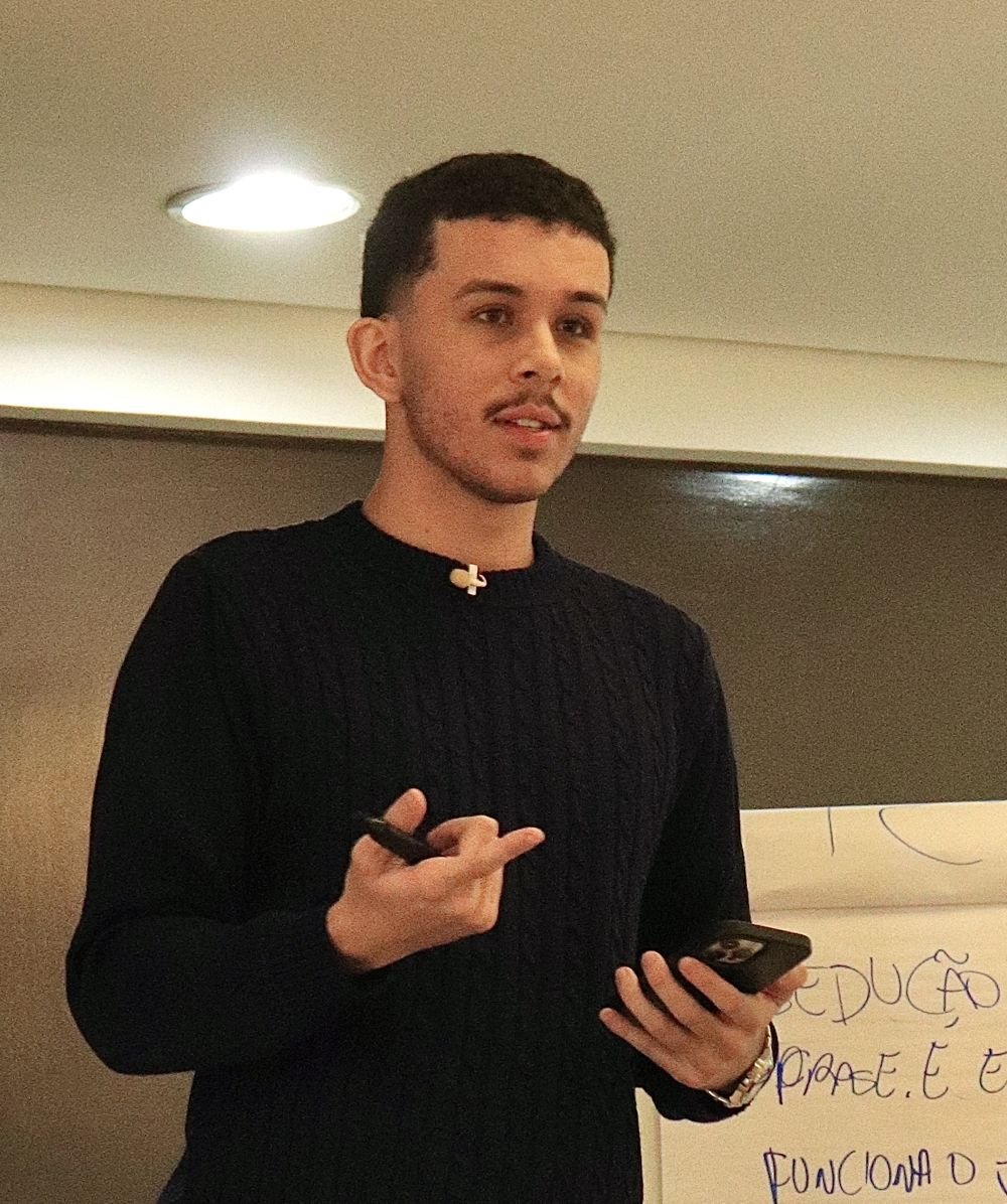 Alexandre Fontenele dando aula